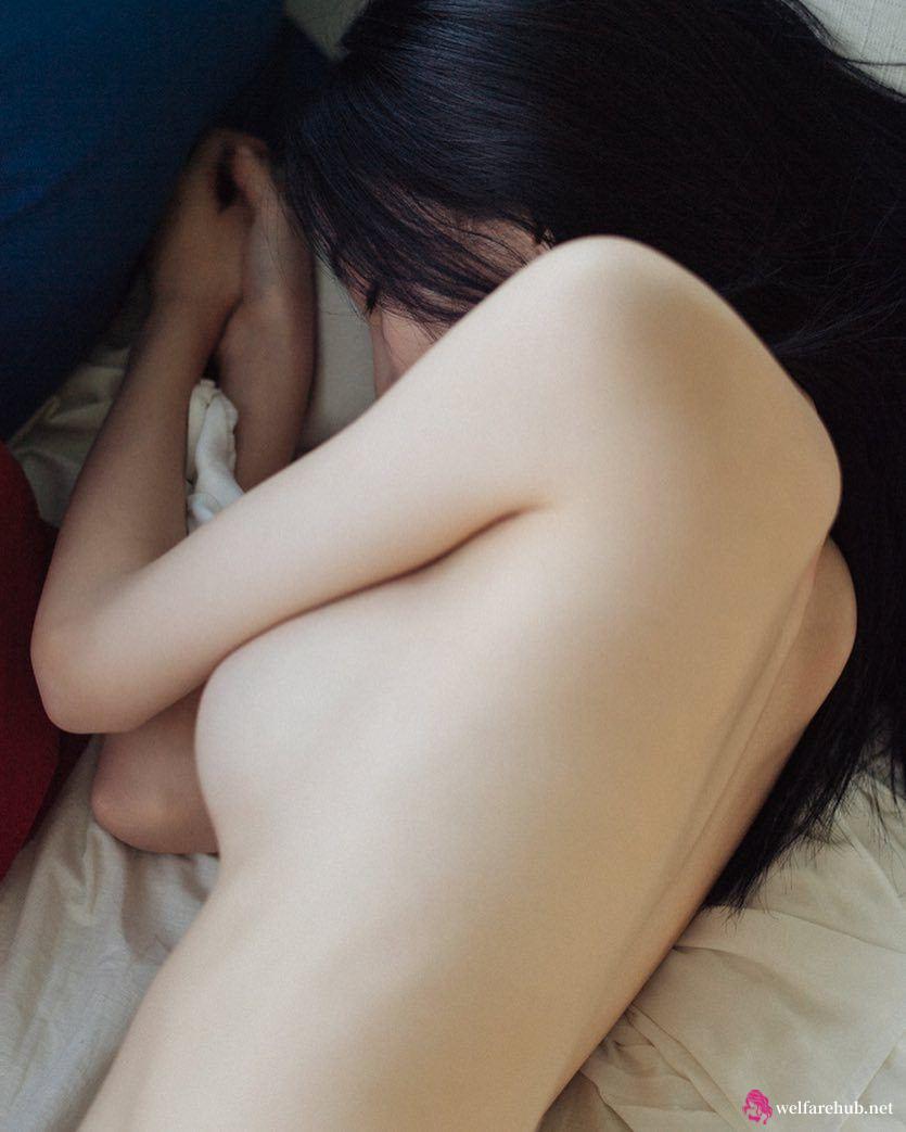 人间水蜜桃三女一男网名！黑是什么意思网络用语